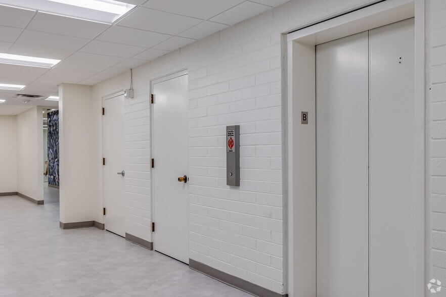 More Photos Of 4747 N 22nd St, Phoenix Office For Lease