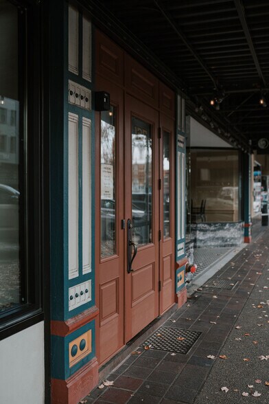 More Photos Of 105-135 Liberty St NE, Salem Storefront Retail Office For Lease