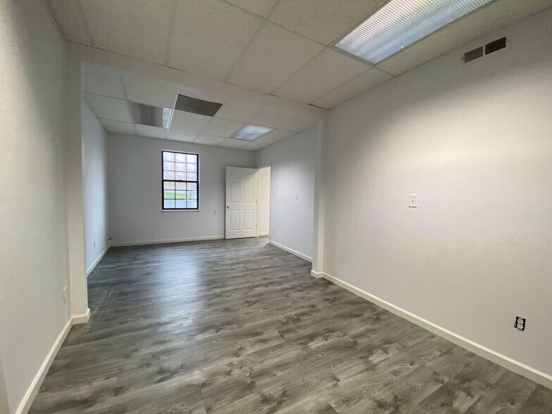 More Photos Of 4171-4193 Crescent Dr, Saint Louis Medical For Sale