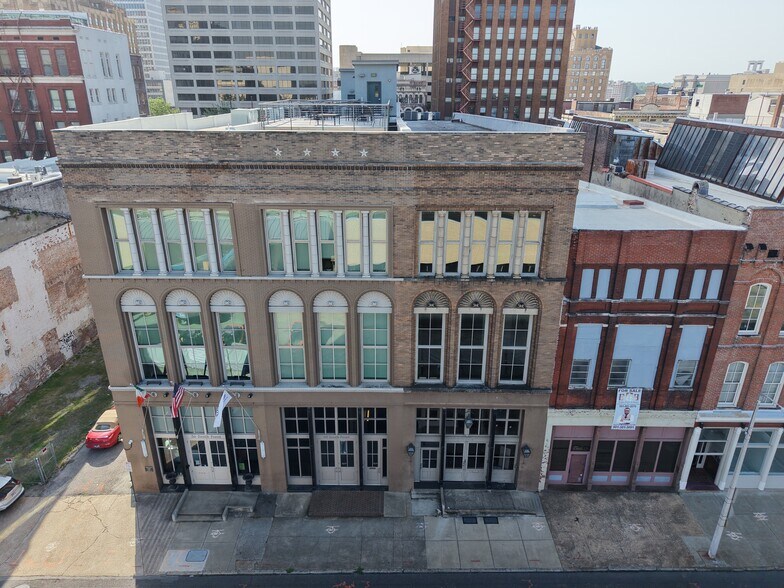 More Photos Of 60 S Front St, Memphis Storefront Retail Office For Lease