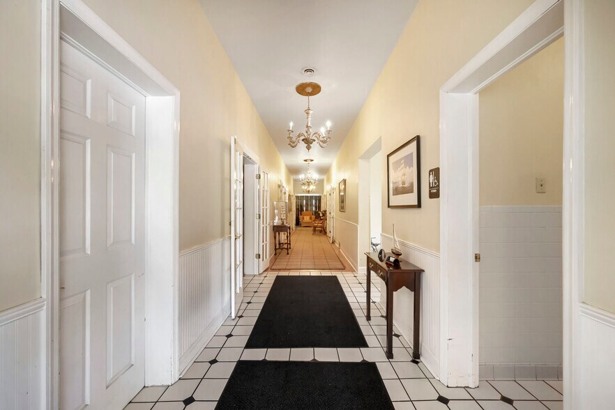 More Photos Of 426 S Crain Hwy, Glen Burnie Funeral Home For Sale