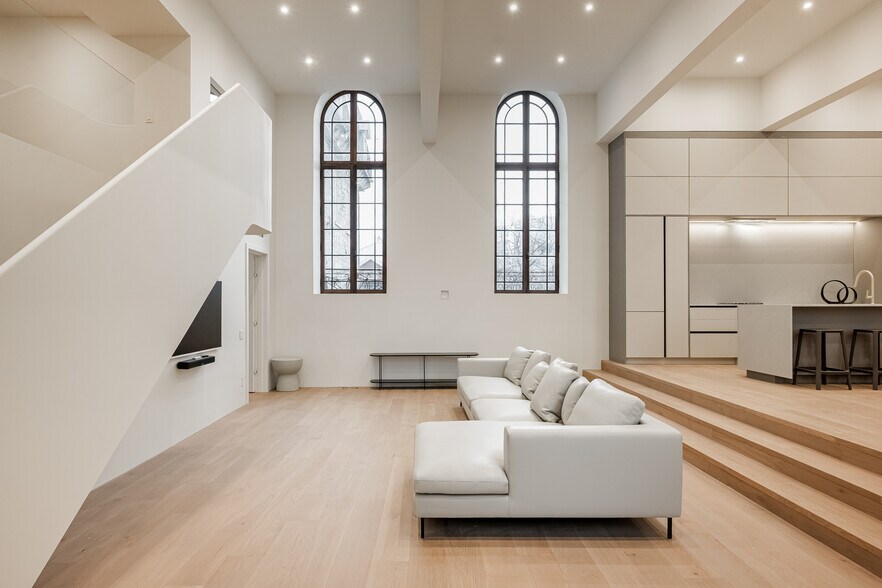 More Photos Of 452-452A Rue Notre-Dame E, Montréal Hotel For Sale