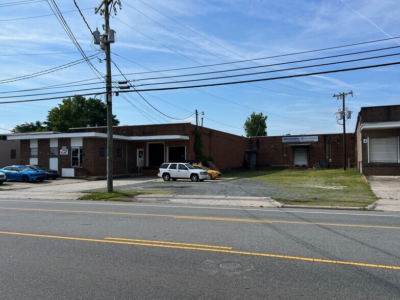 More Photos Of 132-144 Industrial Ave, Greensboro Warehouse For Sale