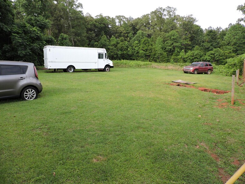 More Photos Of 130 Academy Dr, Greenville Auto Repair For Sale