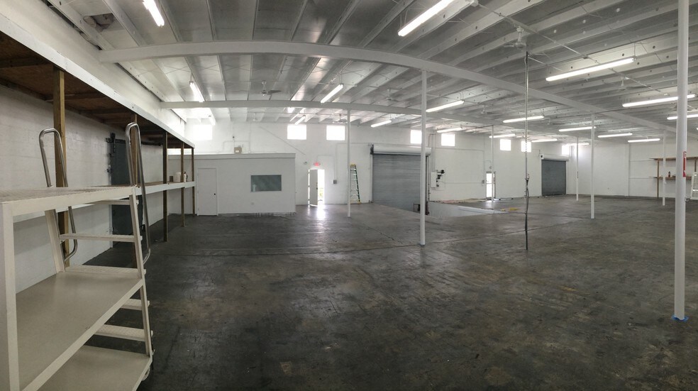 More Photos Of 301-395 NE 59th St, Miami Showroom For Lease