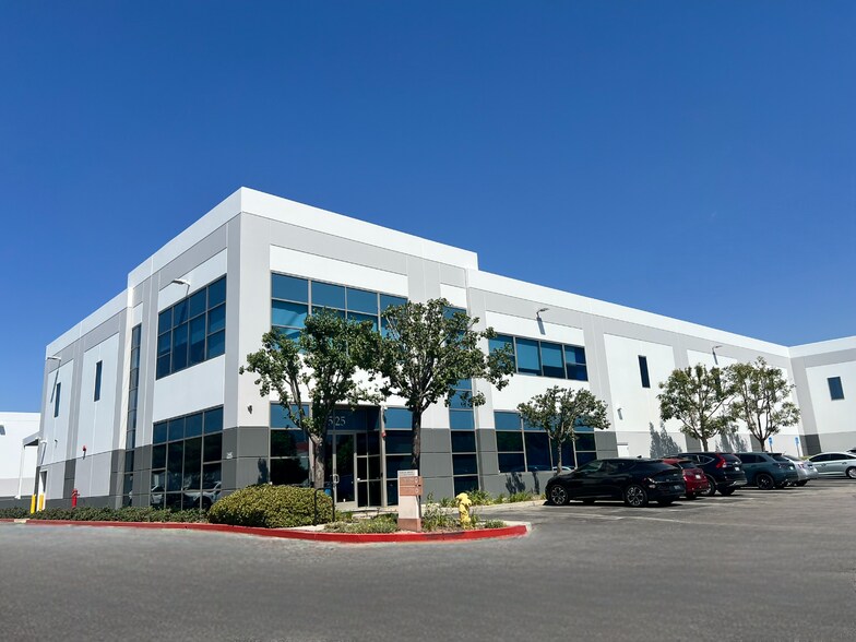 Primary Photo Of 7525 N Lockheed Dr, Burbank Distribution For Lease