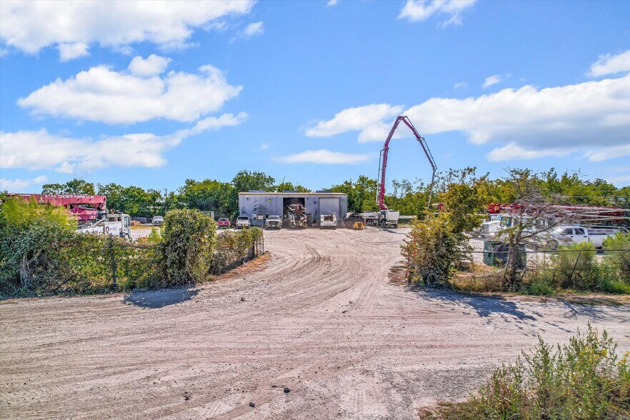 More Photos Of 12725 HWY 290 E, Manor Warehouse For Sale