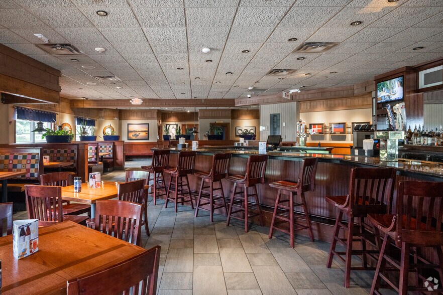 More Photos Of 4925 N Academy Blvd, Colorado Springs General Retail For Sale