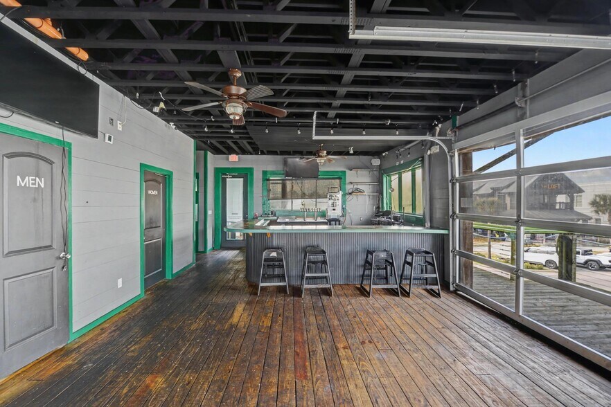 More Photos Of 113 S Beach Blvd, Bay Saint Louis Restaurant For Sale
