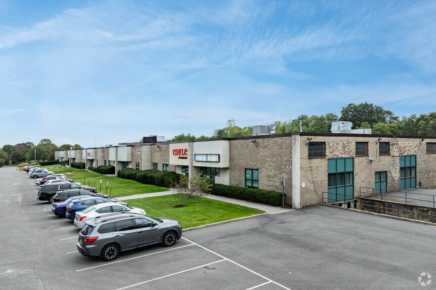 More Photos Of 60 Plant Ave, Hauppauge Warehouse For Lease