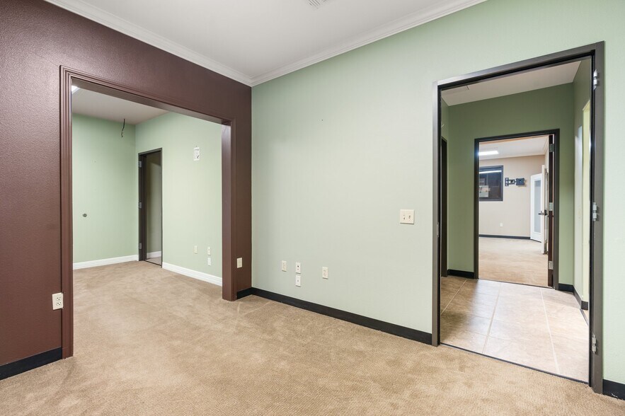 More Photos Of 18920 Freeport Dr, Montgomery Industrial For Sale