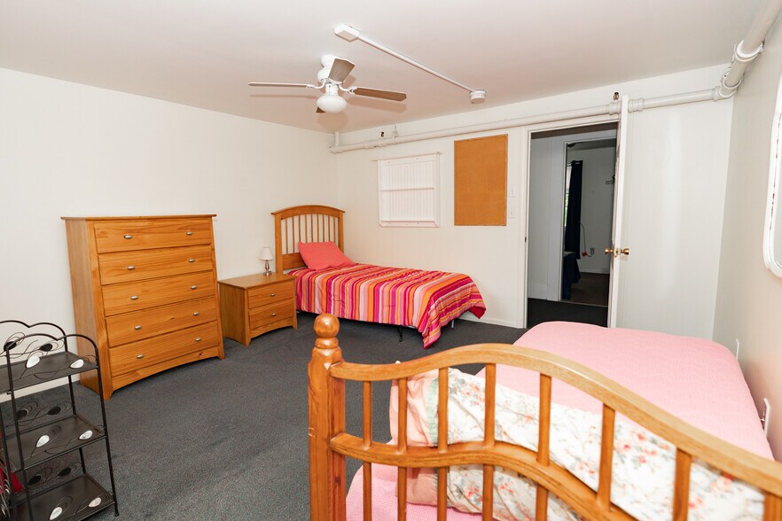 More Photos Of 8 Jennifer Dr, Merrimack Flex For Sale