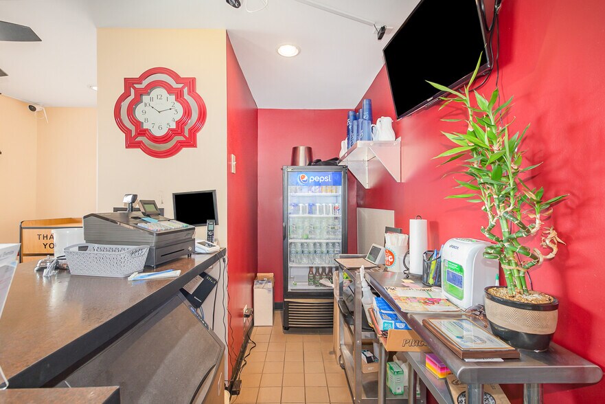 More Photos Of 9743 N Greenville Rd, Lakeview Restaurant For Sale