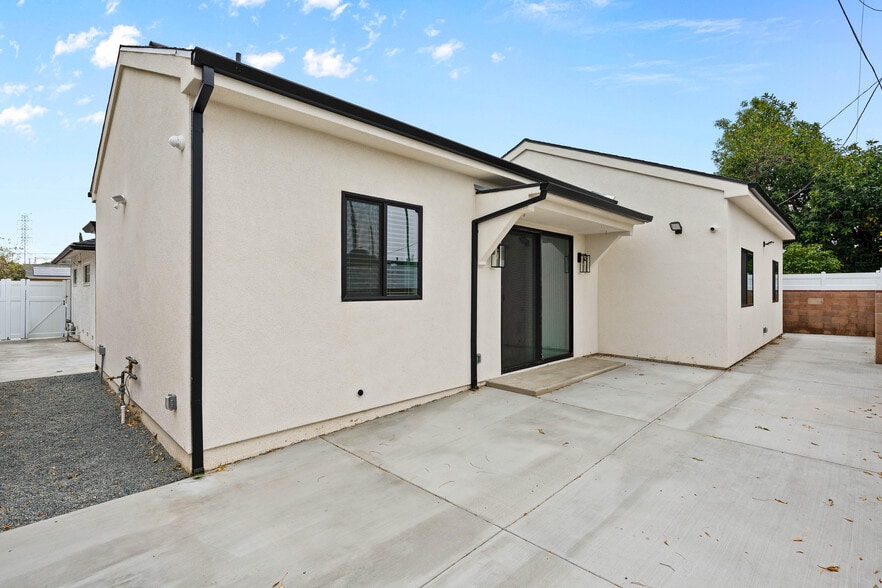 More Photos Of 15952 Simonds St, Granada Hills Apartments For Sale
