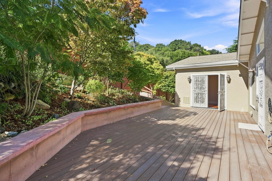 More Photos Of 1135 5th Ave, Crockett Apartments For Sale
