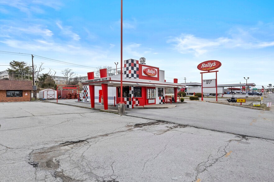 More Photos Of 1478 W Lexington Ave, Winchester Fast Food For Lease