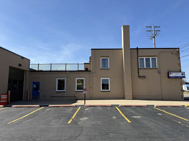 More Photos Of 922 S Park St, Madison Flex For Sale