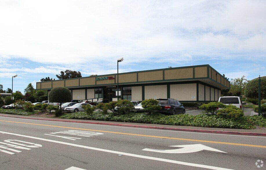 More Photos Of 245 Tamal Vista Blvd, Corte Madera Freestanding For Lease