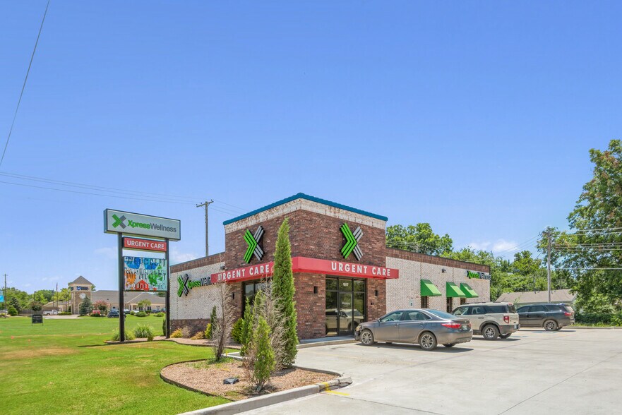 Primary Photo Of 1817 E Arlington St, Ada Medical For Sale