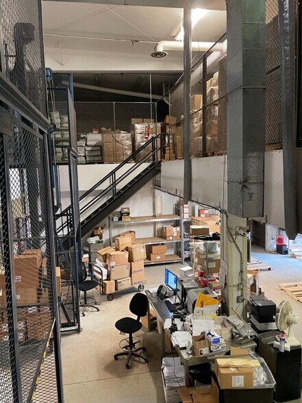 More Photos Of 822 W Wilson Ave, Chicago Warehouse For Sale