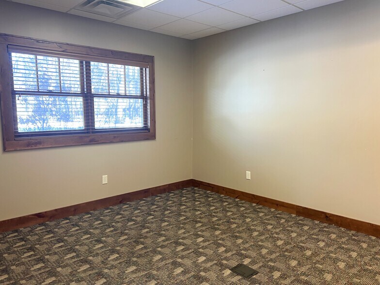 More Photos Of 13794 Bluestem Ct, Baxter Office For Lease