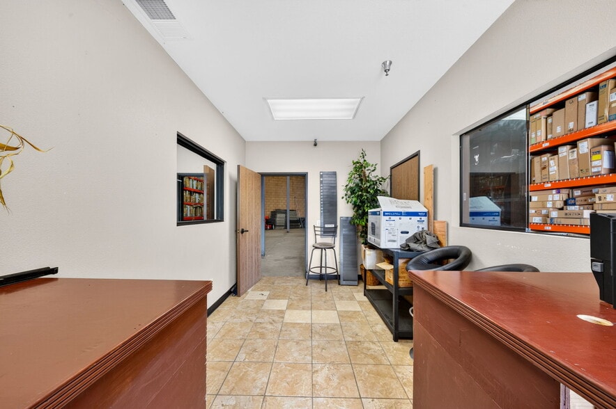 More Photos Of 4910 W Adams Blvd, Los Angeles Industrial For Lease