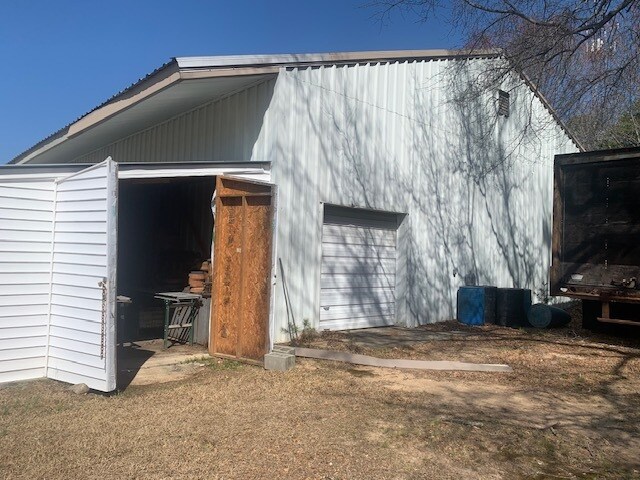 More Photos Of 118 Pride Dr, Simpsonville Warehouse For Lease