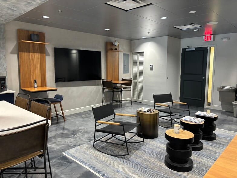 More Photos Of 11811 US Highway 1, North Palm Beach General Retail For Lease