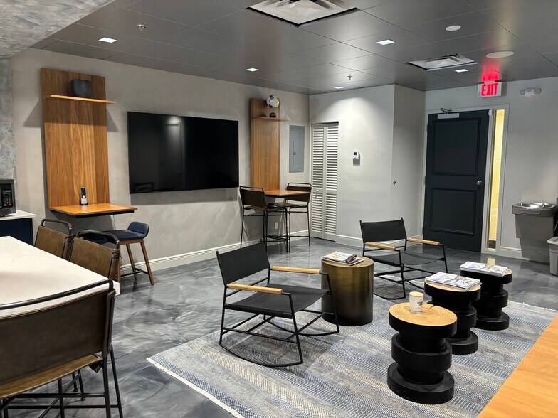 More Photos Of 11811 US Highway 1, North Palm Beach General Retail For Lease