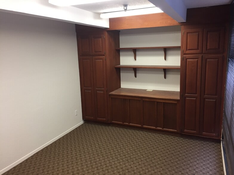 More Photos Of 245 Fischer Ave, Costa Mesa Light Manufacturing For Lease