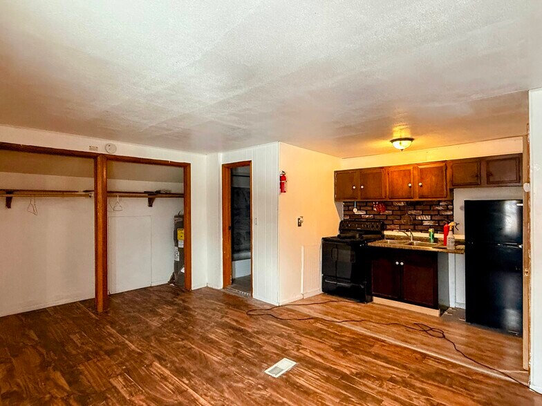 More Photos Of 6 Church St, Nassau Apartments For Sale