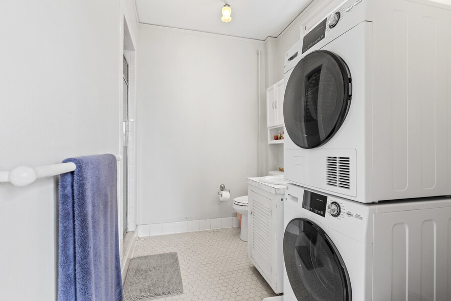 More Photos Of 145 Main St, Amesbury Specialty For Sale