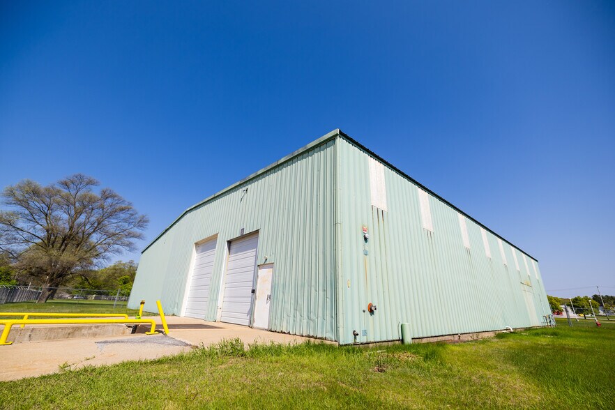 More Photos Of 711 W Pickard St, Mount Pleasant Manufacturing For Sale