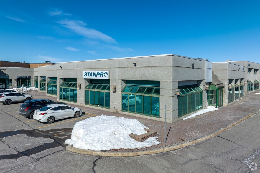 More Photos Of 9078 Leslie St, Richmond Hill Showroom For Lease