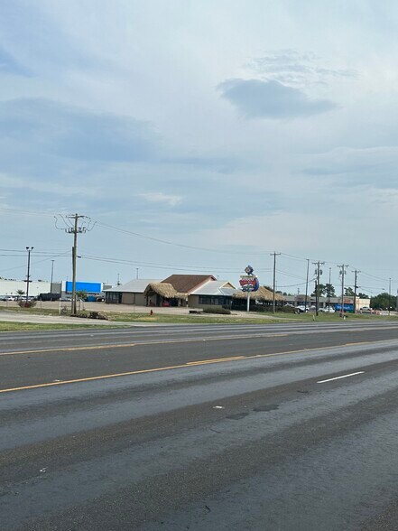 More Photos Of 1155 E Loop 304, Crockett Restaurant For Sale