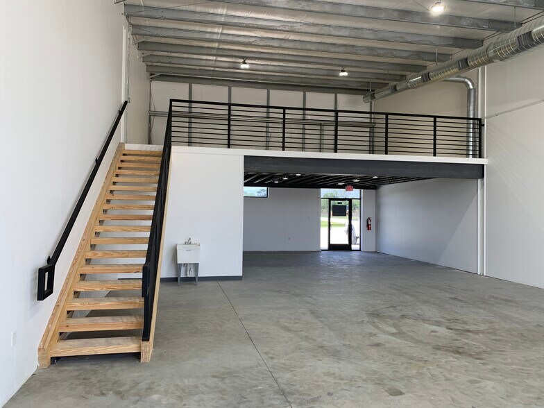 More Photos Of 18101 Cypress Rosehill Rd, Cypress Unknown For Lease