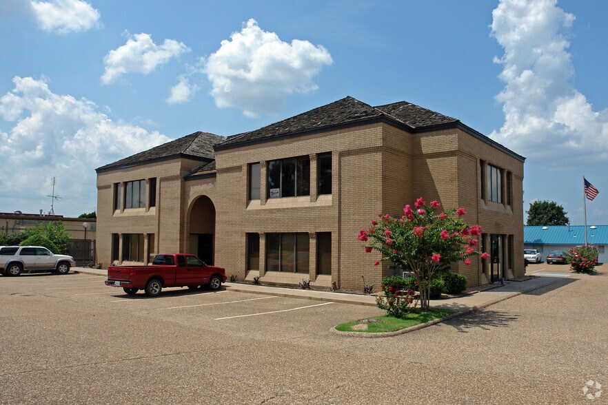 More Photos Of 2300 S 57th St, Fort Smith Loft Creative Space For Lease
