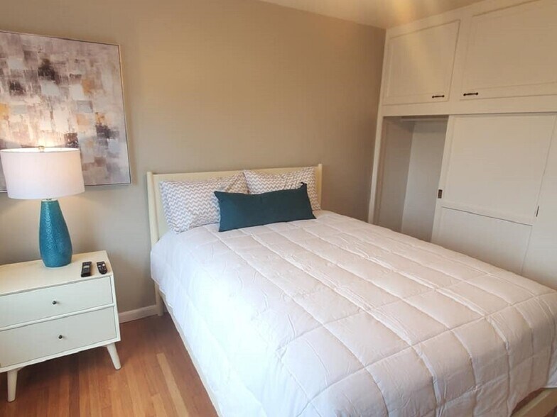 More Photos Of 1558 Ebers St, San Diego Apartments For Sale