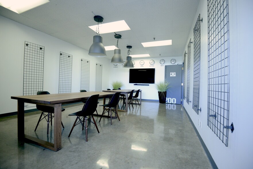 More Photos Of 6700-6800 NE 59th Pl, Portland Warehouse For Lease