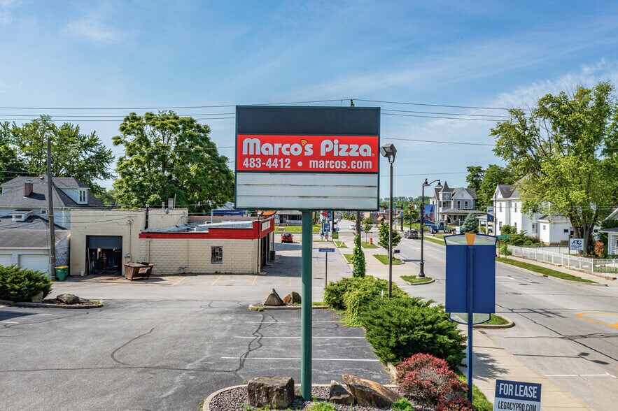 More Photos Of 111 S Indiana St, Mooresville Freestanding For Lease
