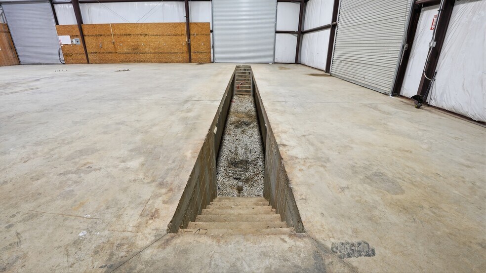 More Photos Of 1087 Aedc Rd, Winchester Industrial For Lease