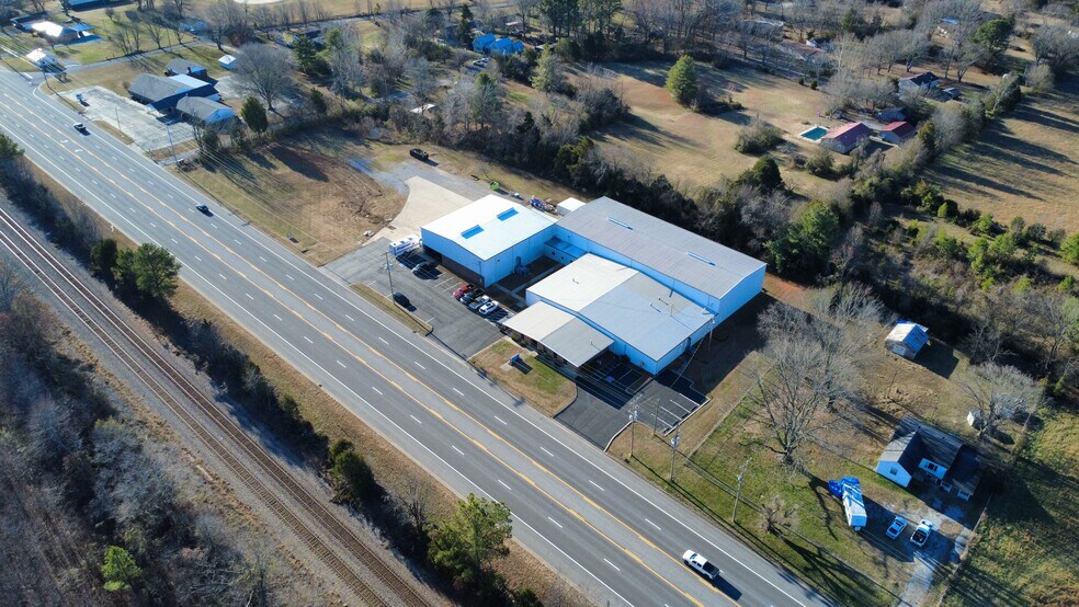 More Photos Of 3016 Highway 41 S, Springfield Warehouse For Sale