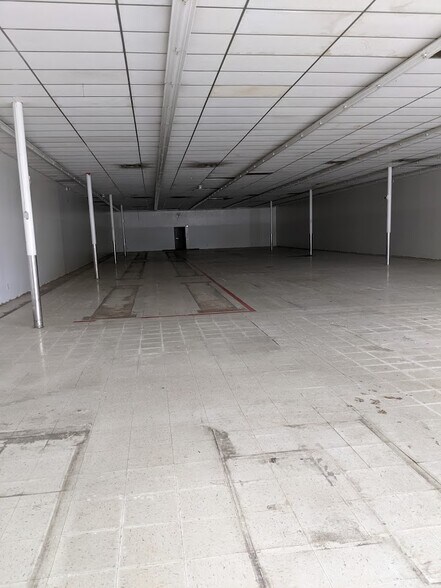 More Photos Of 432 S Burnett Rd, Springfield Unknown For Lease