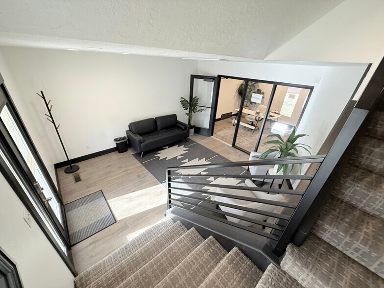 More Photos Of 60 W Canyon Crest Rd, Alpine Office For Lease