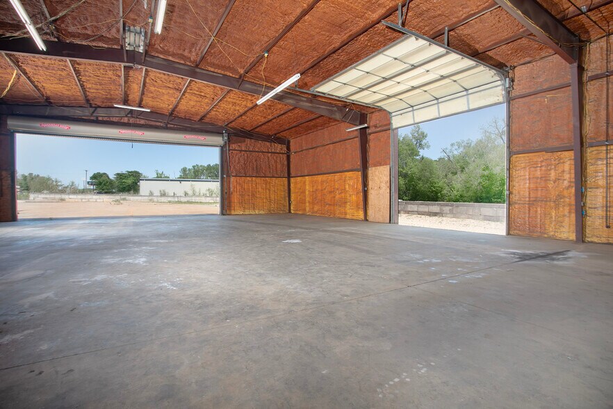 More Photos Of 15503 TX-110, Whitehouse Warehouse For Lease