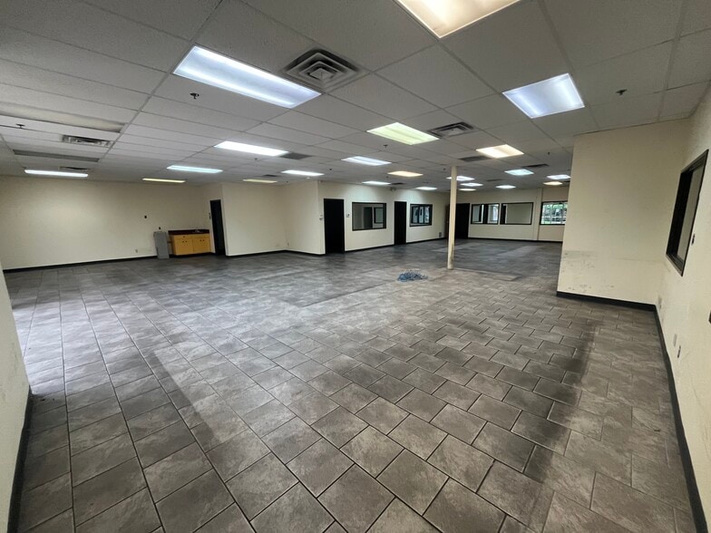 More Photos Of 4220-4232 Charter Ave, Oklahoma City Warehouse For Lease
