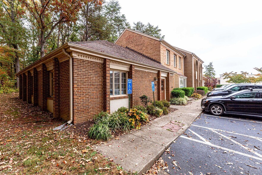 More Photos Of 6201-6209 Old Keene Mill Ct, Springfield Medical For Lease