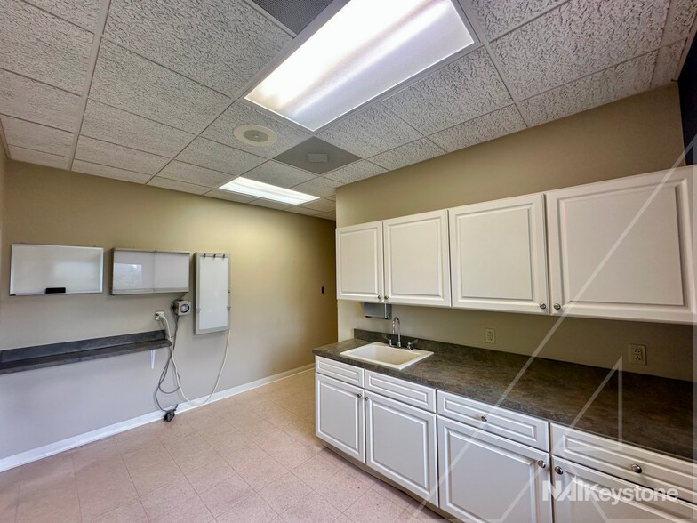 More Photos Of 2201 Ridgewood Rd, Wyomissing Medical For Sale