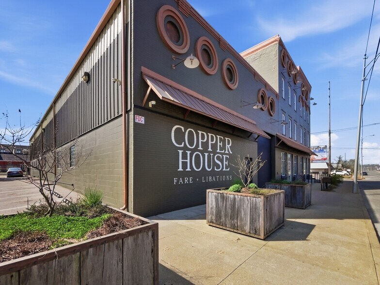 More Photos Of 1430 W Franklin St, Evansville General Retail For Sale