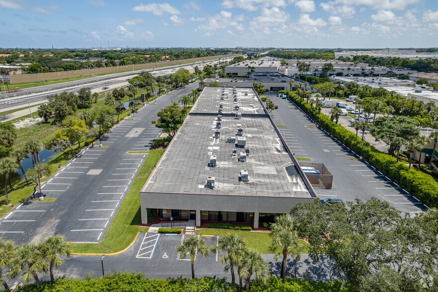 More Photos Of 350-356 SW 12th Ave, Deerfield Beach Showroom For Lease